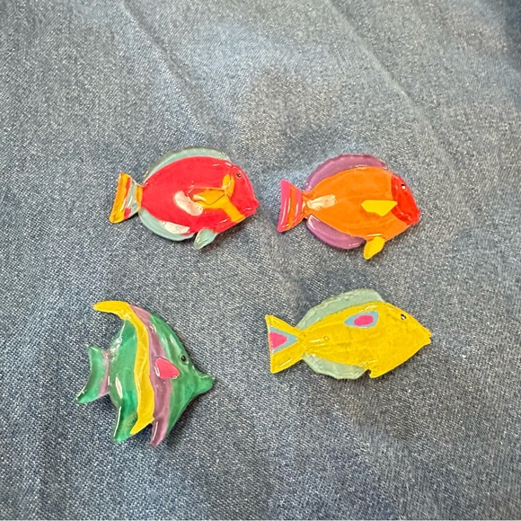 Vintage Tropical Fish Button Covers – Set of 4 Colorful Clear Lucite - Picture 3 of 5